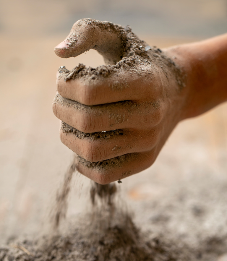 silica ingredients in hand
